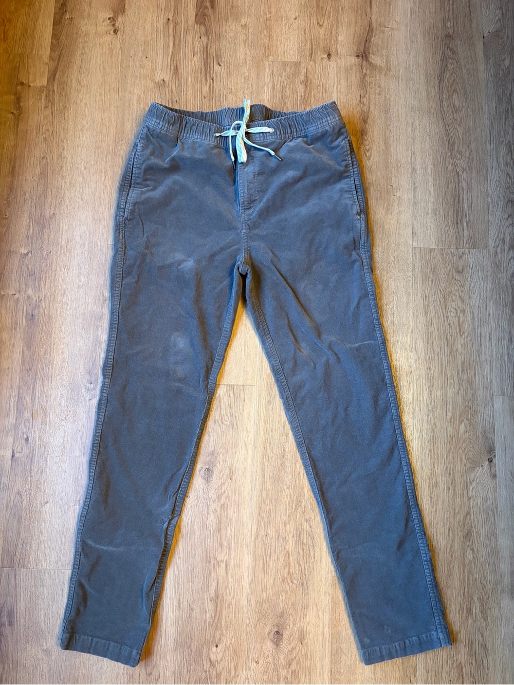 Vuori Optimist Pants Men’s Medium Charcoal Gray Corduroy Drawstring